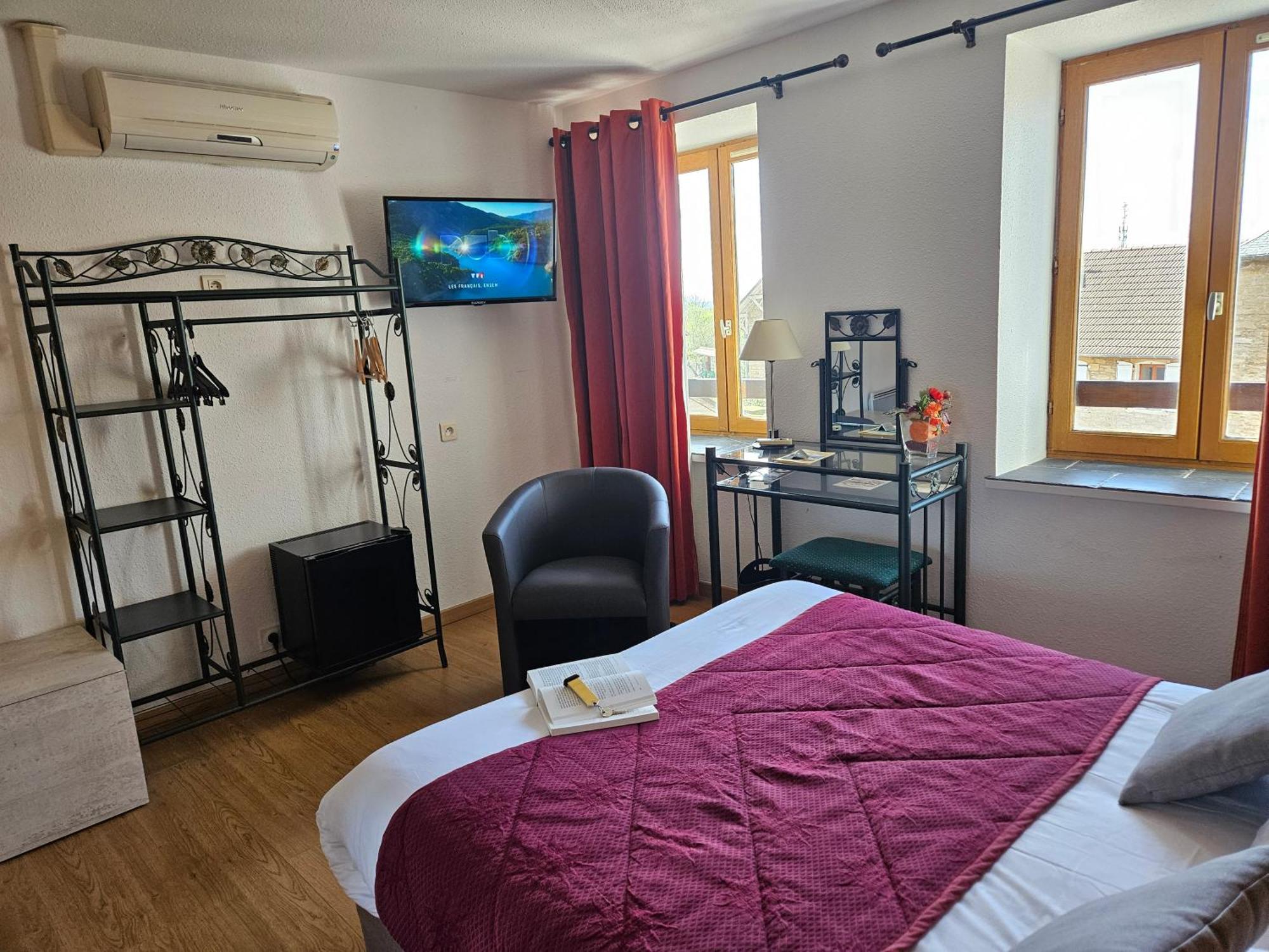 Hotel Le Val D'Amby Hieres-Sur-Amby Exteriér fotografie